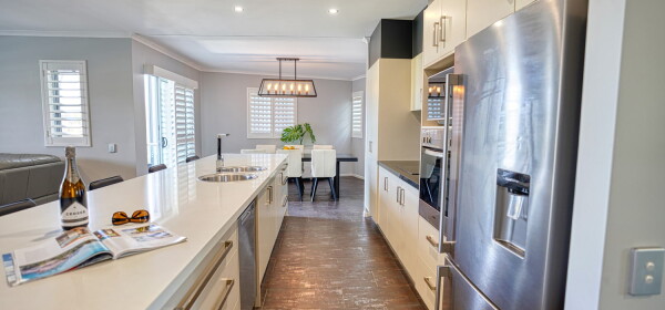 Coolum Penthouse 3 bedroom kitchen dining