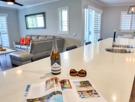 Coolum Penthouse 3 bedroom kitchen lounge