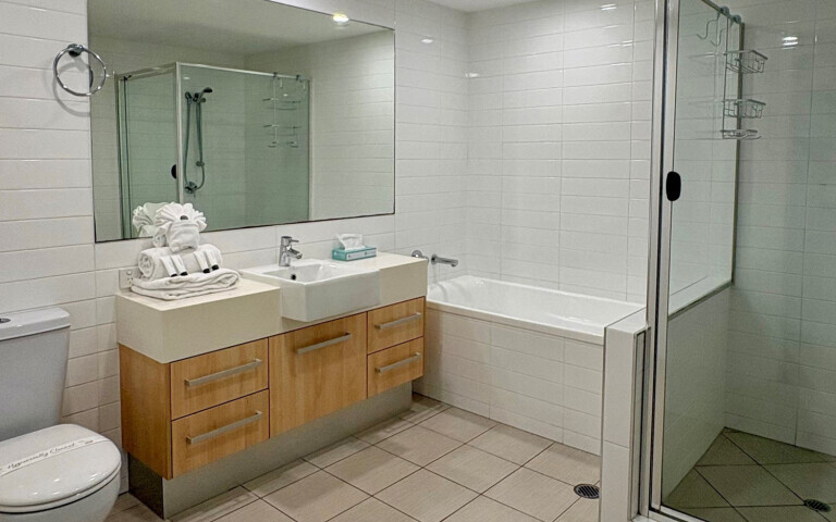 coolum at the beach 4 bedroom spa villa bathroom main