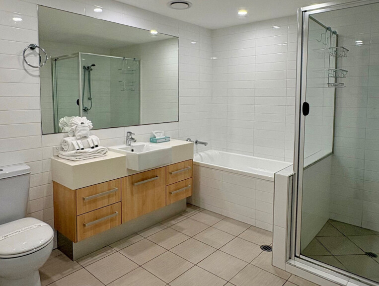 coolum at the beach 4 bedroom spa villa bathroom main