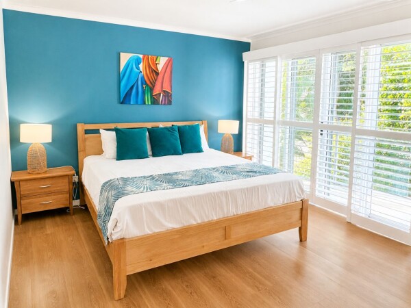 coolum at the beach 4 bedroom spa villa bedroom
