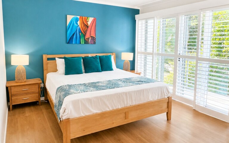 coolum at the beach 4 bedroom spa villa bedroom