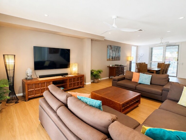 coolum at the beach 4 bedroom spa villa living tv